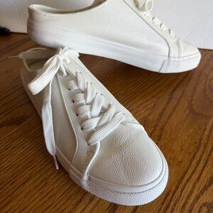 NEW Roebuck and Company Womens Sneakers in Size 8